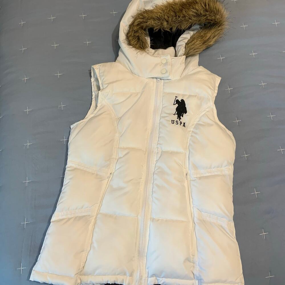 U.S. Polo Assn. Puffer Vest Women’s Medium White with Faux Fur Trim Puffer‎ Vest